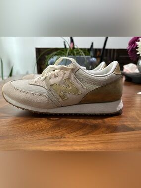New Balance 620 gold salt color, mint condition